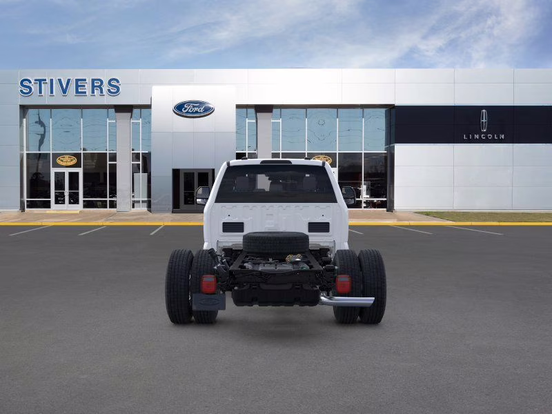 2026 Oxford White Ford Super Duty F-350 DRW XL RWD Chassis