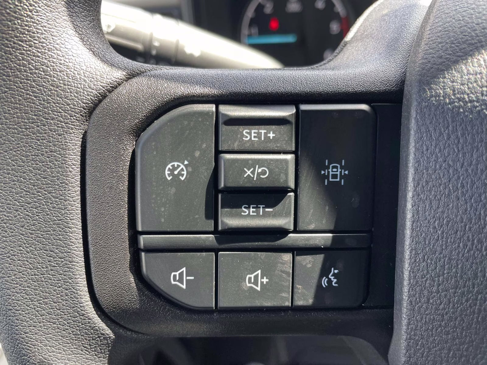 2026 Oxford White Ford Super Duty F-350 DRW XL RWD Chassis