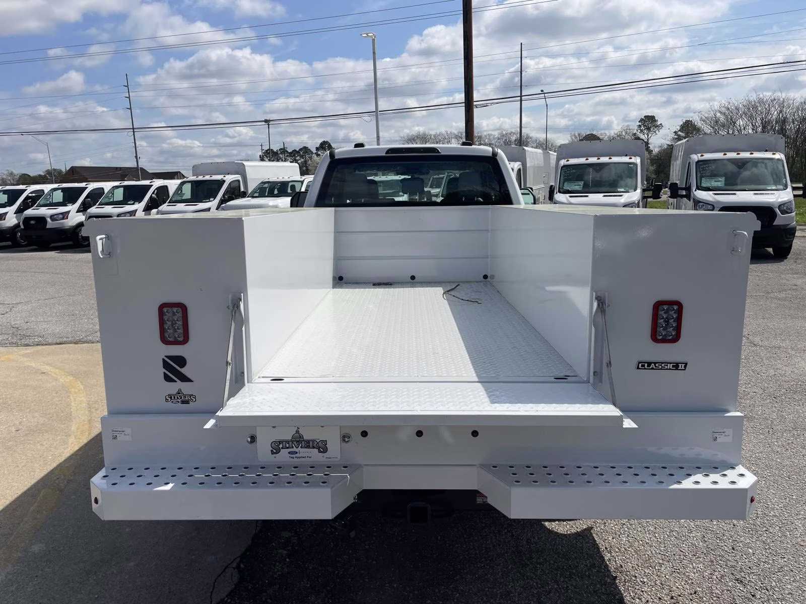 2026 Oxford White Ford Super Duty F-350 DRW XL RWD Chassis