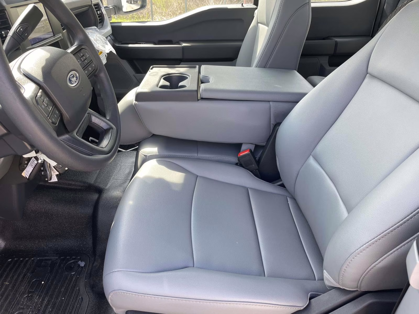2026 Oxford White Ford Super Duty F-350 DRW XL RWD Chassis