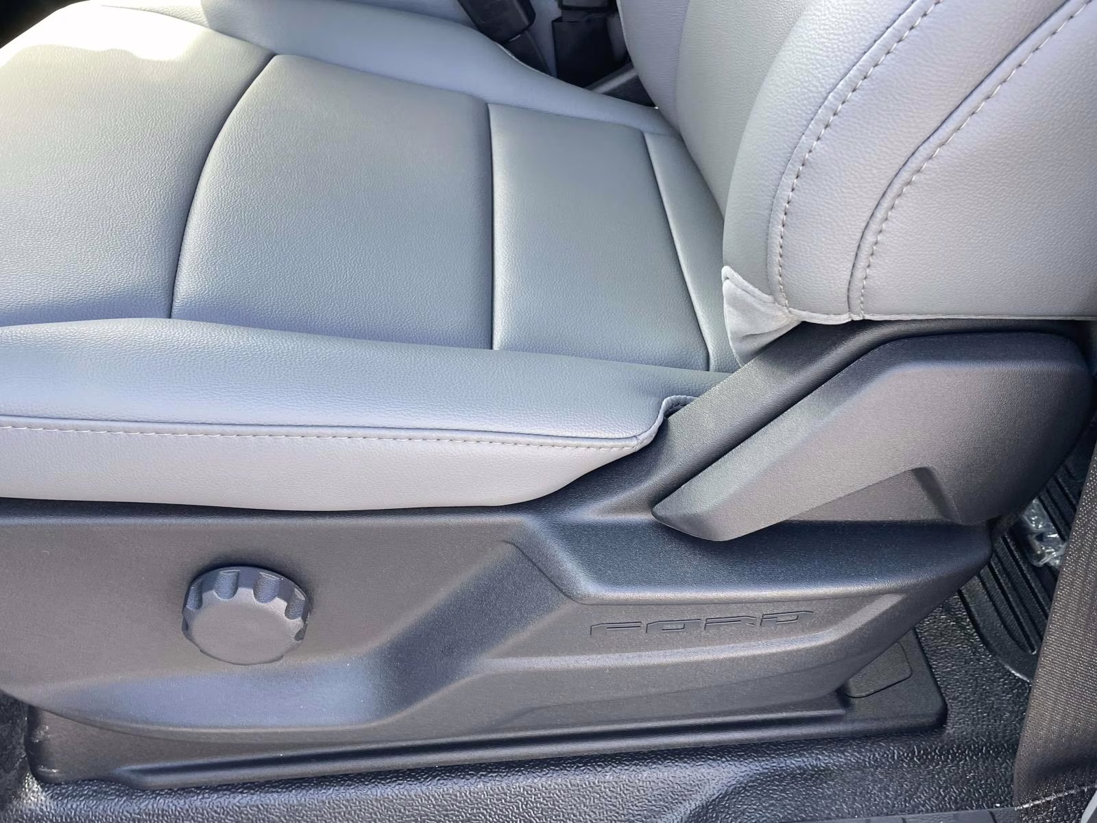 2026 Oxford White Ford Super Duty F-350 DRW XL 4X4 Chassis