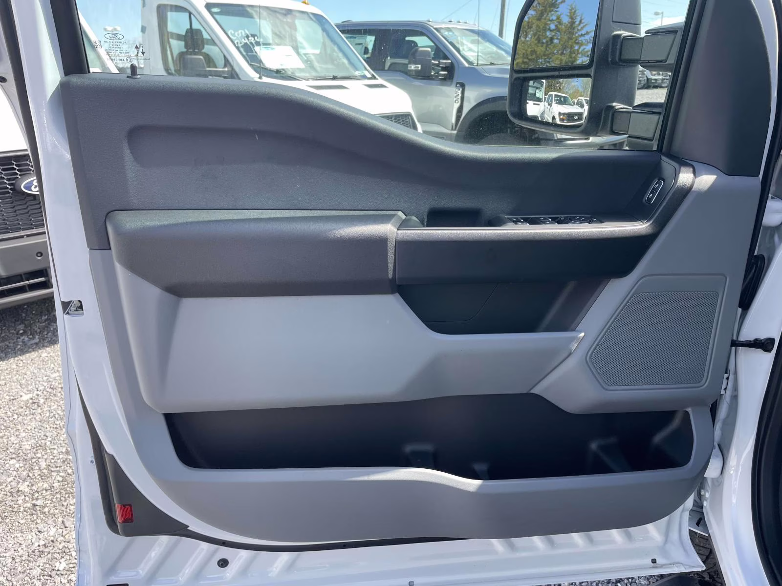 2026 Oxford White Ford Super Duty F-350 DRW XL 4X4 Chassis