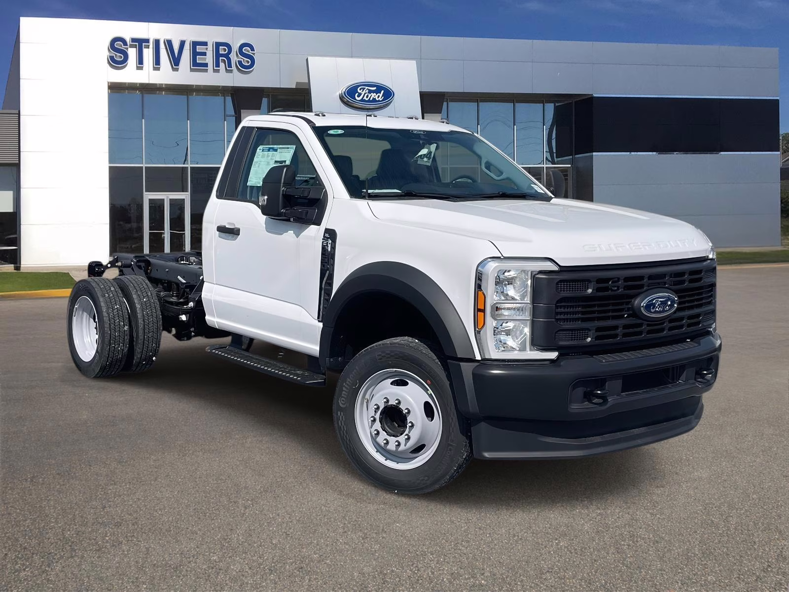 2026 Oxford White Ford Super Duty F-450 DRW XL RWD Chassis
