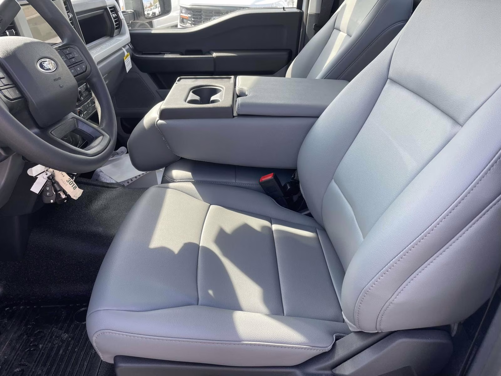 2026 Oxford White Ford Super Duty F-550 DRW XL RWD Chassis