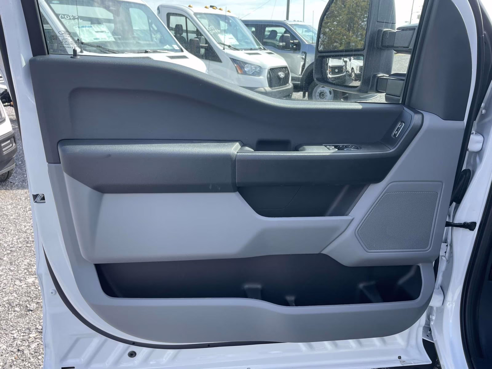 2026 Oxford White Ford Super Duty F-550 DRW XL 4X4 Chassis