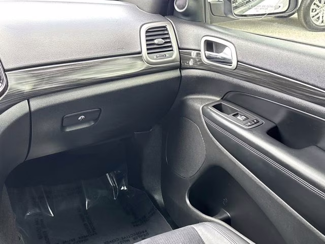 2022 Bright White Clearcoat Jeep Grand Cherokee WK Laredo X RWD SUV