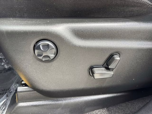 2022 Bright White Clearcoat Jeep Grand Cherokee WK Laredo X RWD SUV