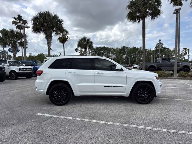 2022 Bright White Clearcoat Jeep Grand Cherokee WK Laredo X RWD SUV