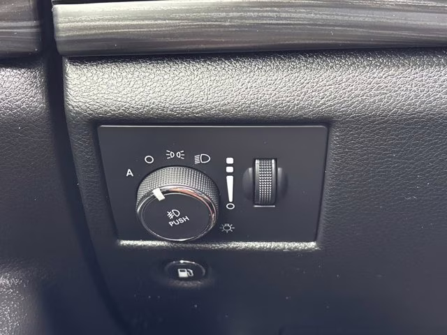 2022 Bright White Clearcoat Jeep Grand Cherokee WK Laredo X RWD SUV