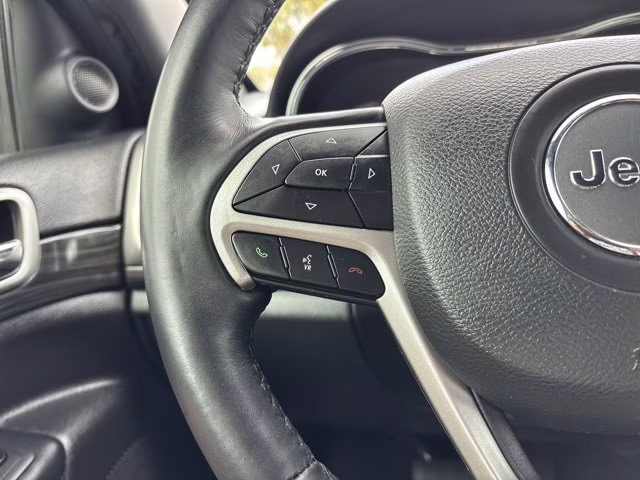 2022 Bright White Clearcoat Jeep Grand Cherokee WK Laredo X RWD SUV