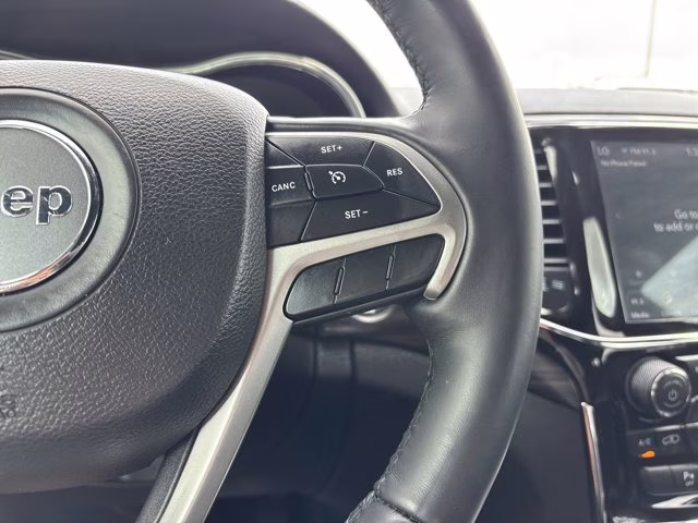 2022 Bright White Clearcoat Jeep Grand Cherokee WK Laredo X RWD SUV