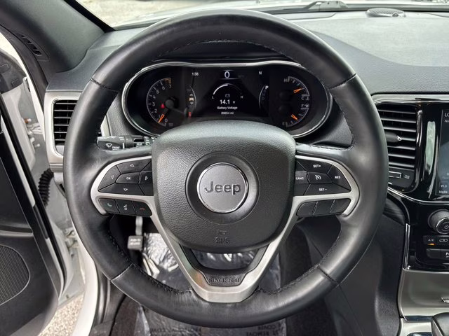 2022 Bright White Clearcoat Jeep Grand Cherokee WK Laredo X RWD SUV