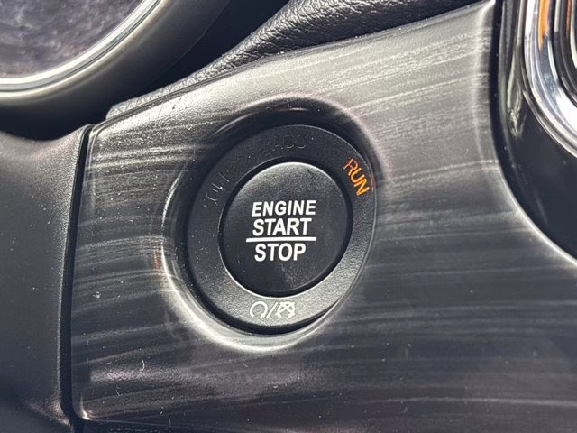 2022 Bright White Clearcoat Jeep Grand Cherokee WK Laredo X RWD SUV