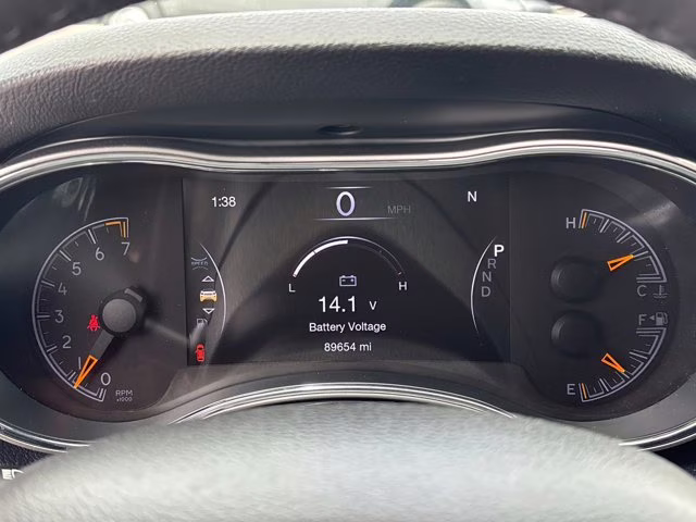 2022 Bright White Clearcoat Jeep Grand Cherokee WK Laredo X RWD SUV