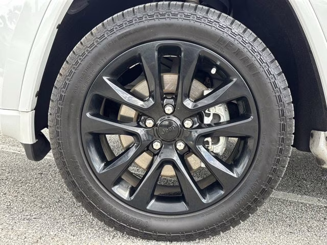 2022 Bright White Clearcoat Jeep Grand Cherokee WK Laredo X RWD SUV