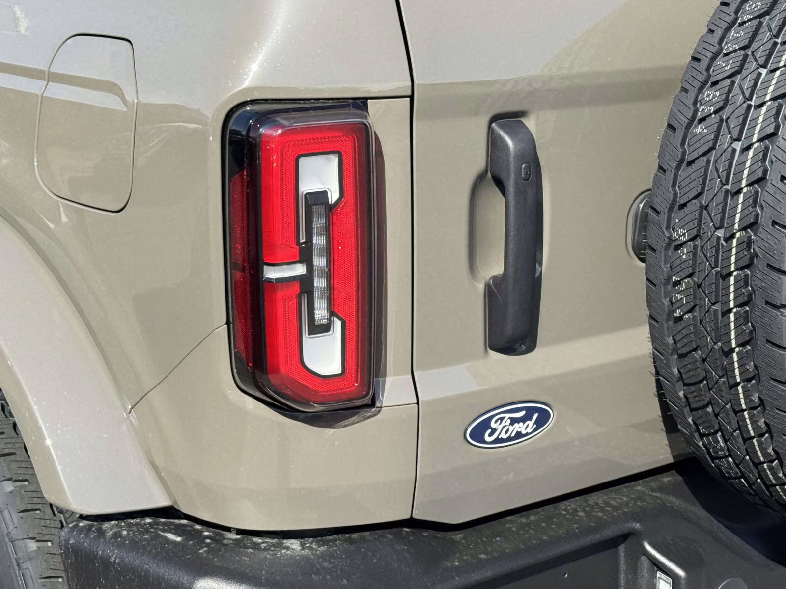 2026 Gray Ford Bronco Outer Banks 4X4 SUV