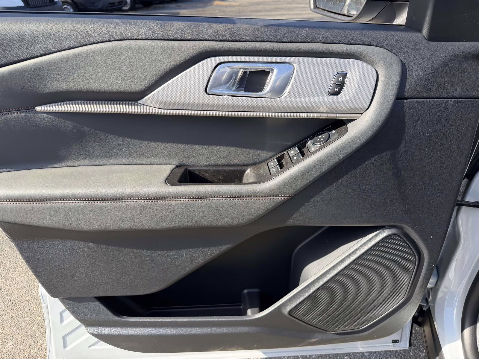 2026 White Ford Explorer Active 4X4 SUV