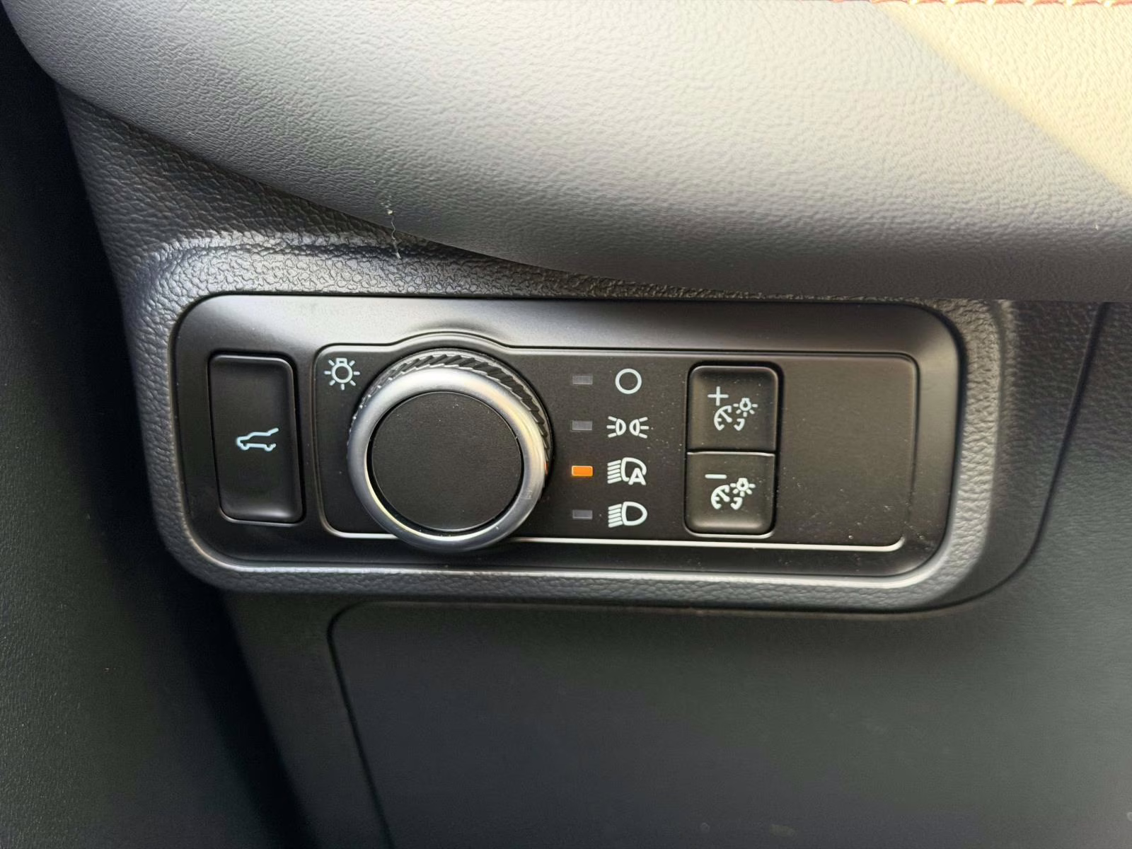 2026 White Ford Explorer Active 4X4 SUV