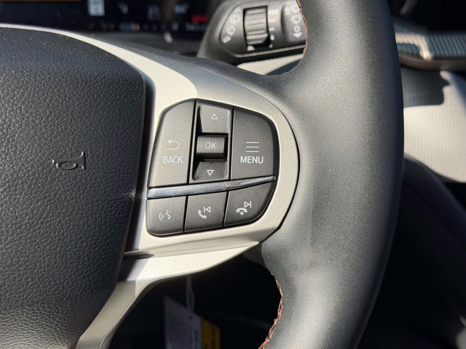 2026 White Ford Explorer Active 4X4 SUV