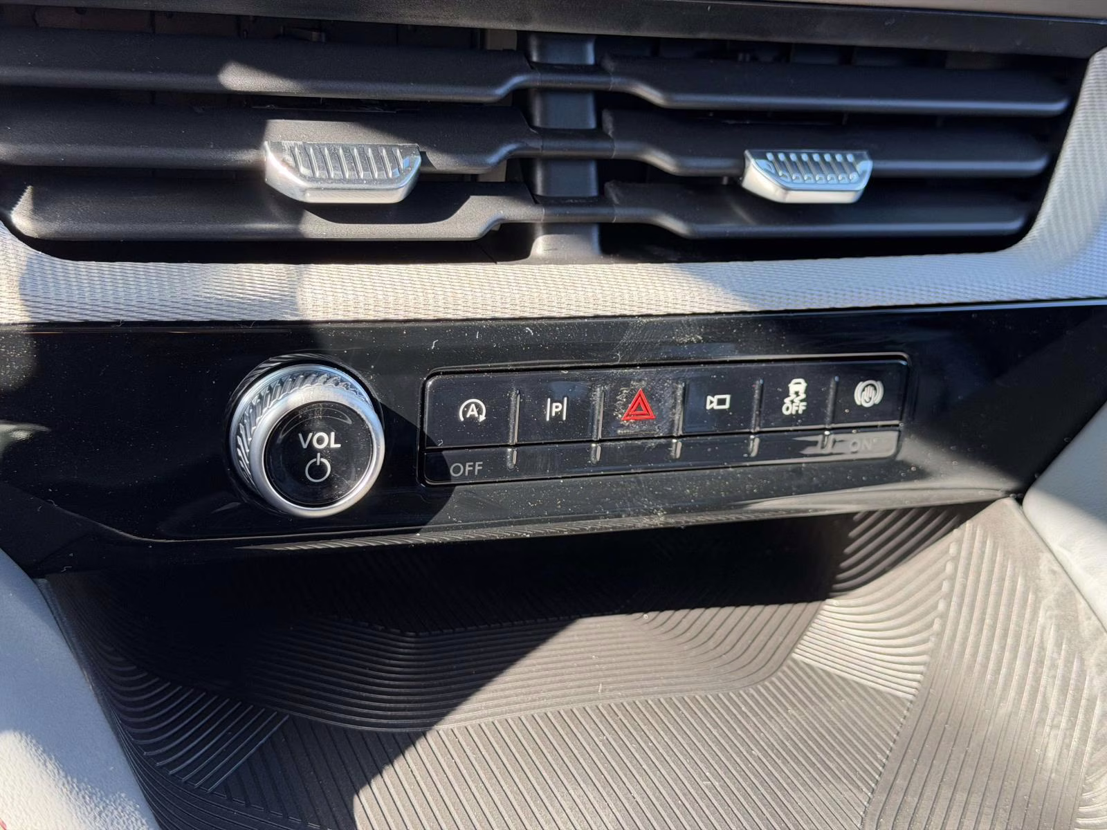 2026 White Ford Explorer Active 4X4 SUV