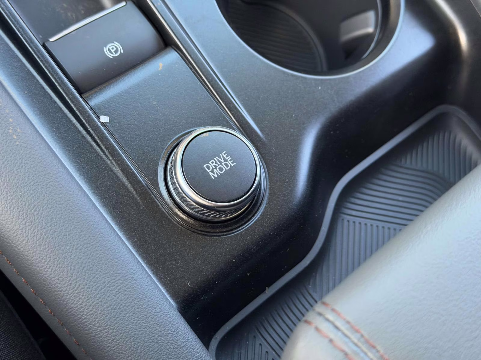 2026 White Ford Explorer Active 4X4 SUV