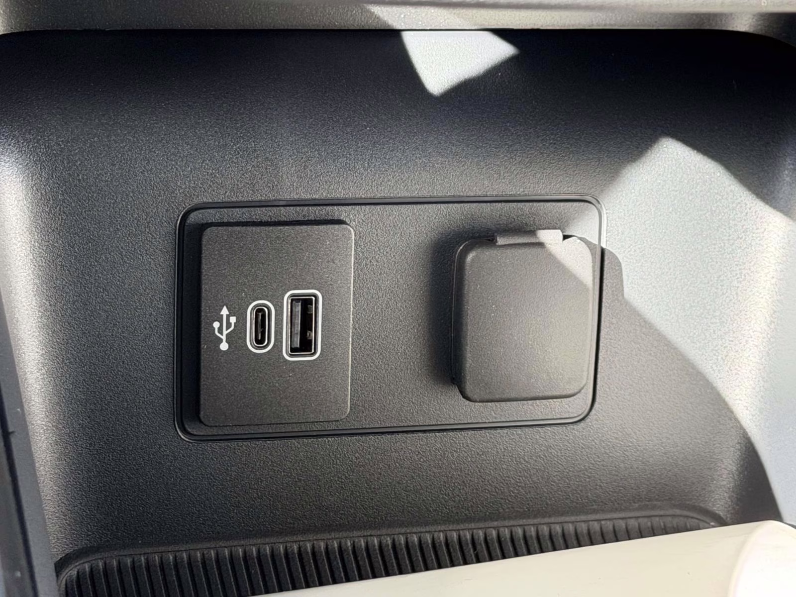 2026 White Ford Explorer Active 4X4 SUV