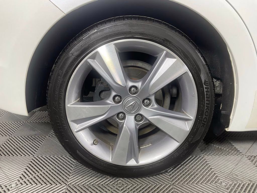 2014 White Acura ILX 2.0L FWD Sedan