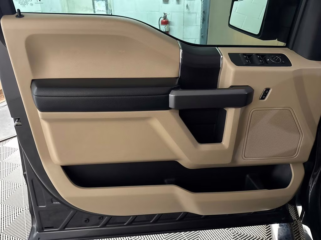 2020 Magnetic Metallic Ford F-150 XLT RWD Truck