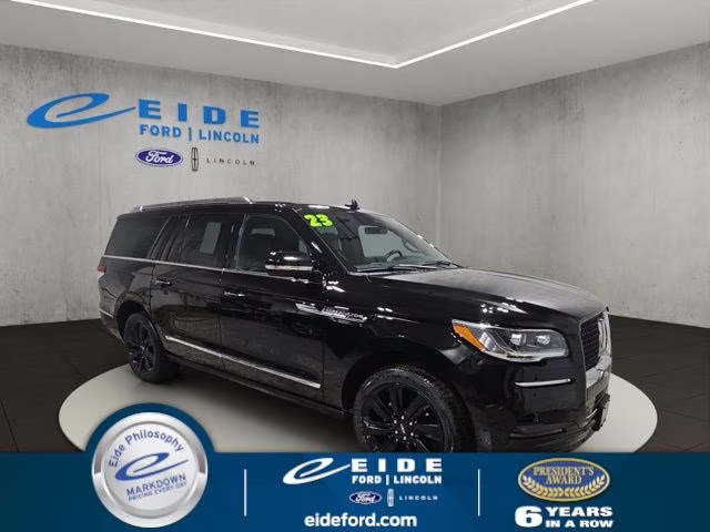 2023 Infinite Black Metallic Clearcoat Lincoln Navigator L Reserve 4X4 SUV