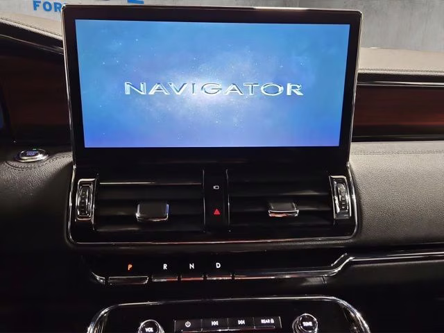 2023 Infinite Black Metallic Clearcoat Lincoln Navigator L Reserve 4X4 SUV