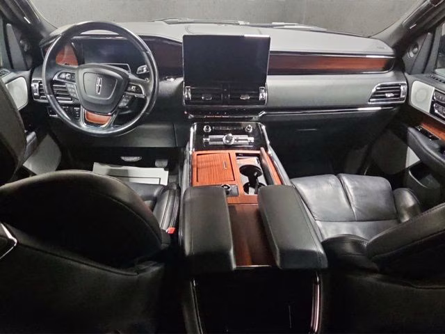 2023 Infinite Black Metallic Clearcoat Lincoln Navigator L Reserve 4X4 SUV