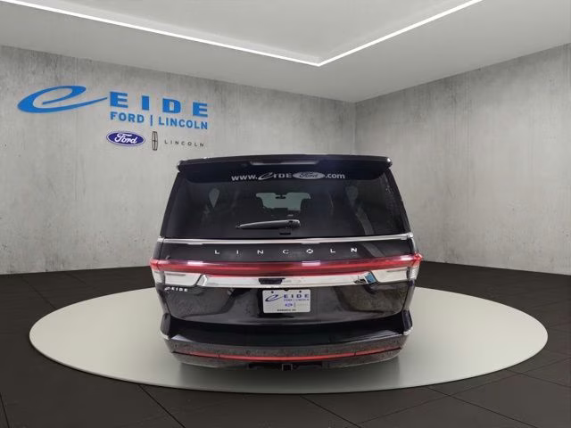2023 Infinite Black Metallic Clearcoat Lincoln Navigator L Reserve 4X4 SUV
