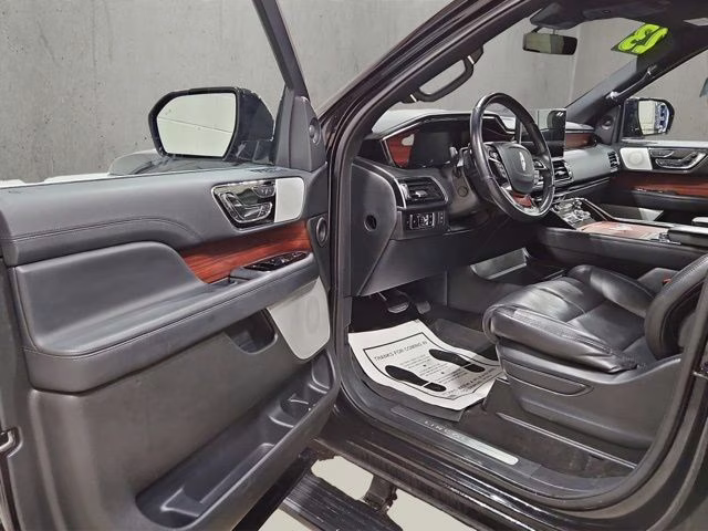 2023 Infinite Black Metallic Clearcoat Lincoln Navigator L Reserve 4X4 SUV