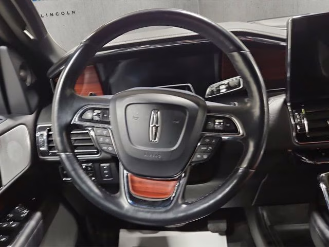 2023 Infinite Black Metallic Clearcoat Lincoln Navigator L Reserve 4X4 SUV