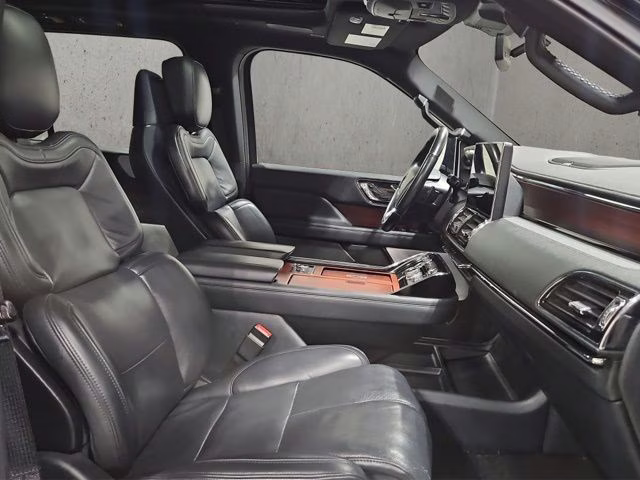 2023 Infinite Black Metallic Clearcoat Lincoln Navigator L Reserve 4X4 SUV