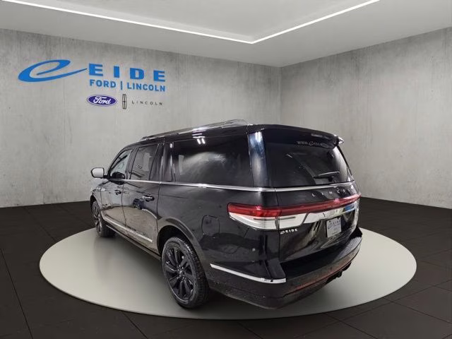 2023 Infinite Black Metallic Clearcoat Lincoln Navigator L Reserve 4X4 SUV