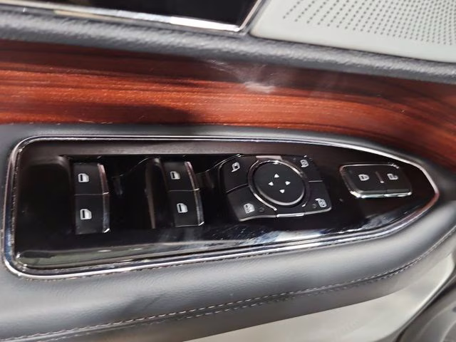 2023 Infinite Black Metallic Clearcoat Lincoln Navigator L Reserve 4X4 SUV