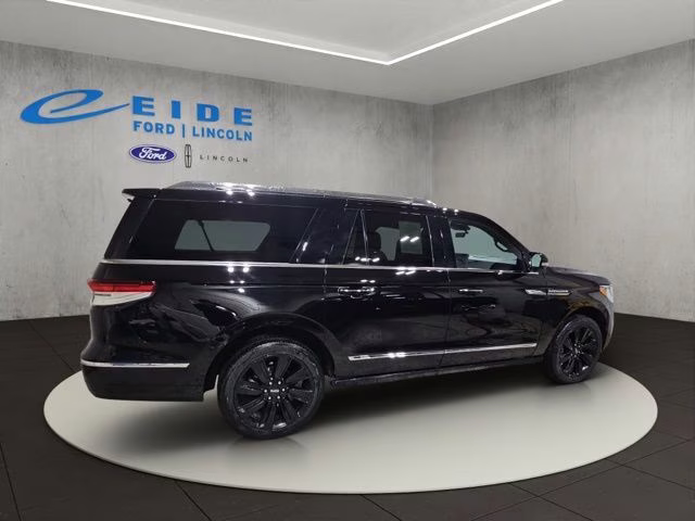2023 Infinite Black Metallic Clearcoat Lincoln Navigator L Reserve 4X4 SUV