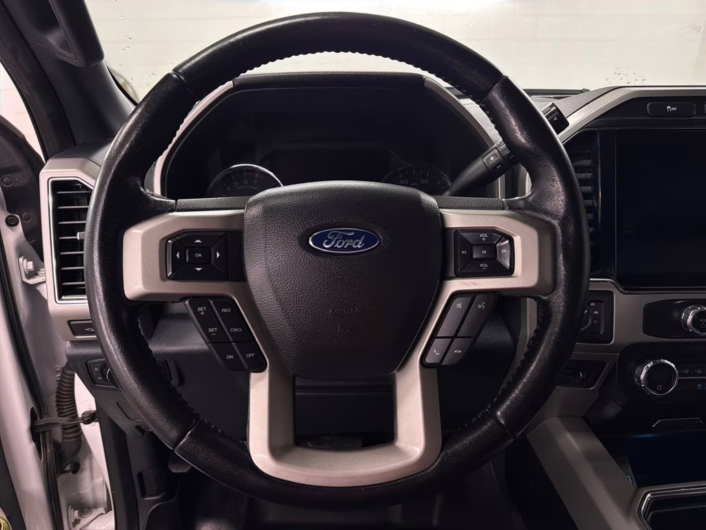 2022 White Metallic Ford Super Duty F-250 SRW Lariat 4X4 Truck