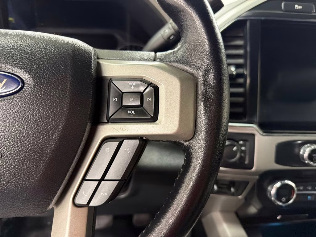 2022 White Metallic Ford Super Duty F-250 SRW Lariat 4X4 Truck