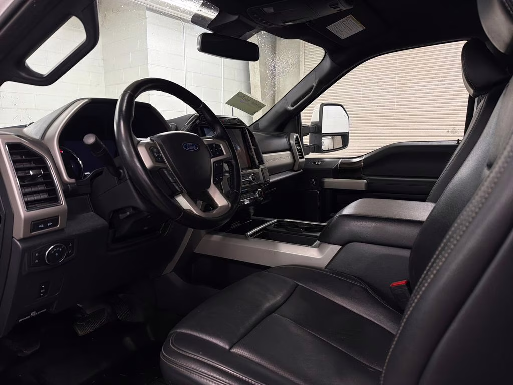 2022 White Metallic Ford Super Duty F-250 SRW Lariat 4X4 Truck