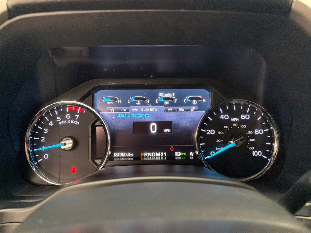 2022 White Metallic Ford Super Duty F-250 SRW Lariat 4X4 Truck