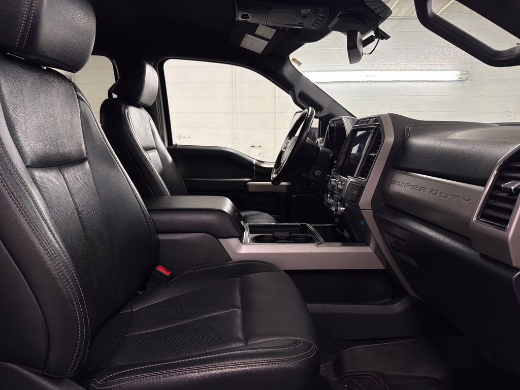 2022 White Metallic Ford Super Duty F-250 SRW Lariat 4X4 Truck