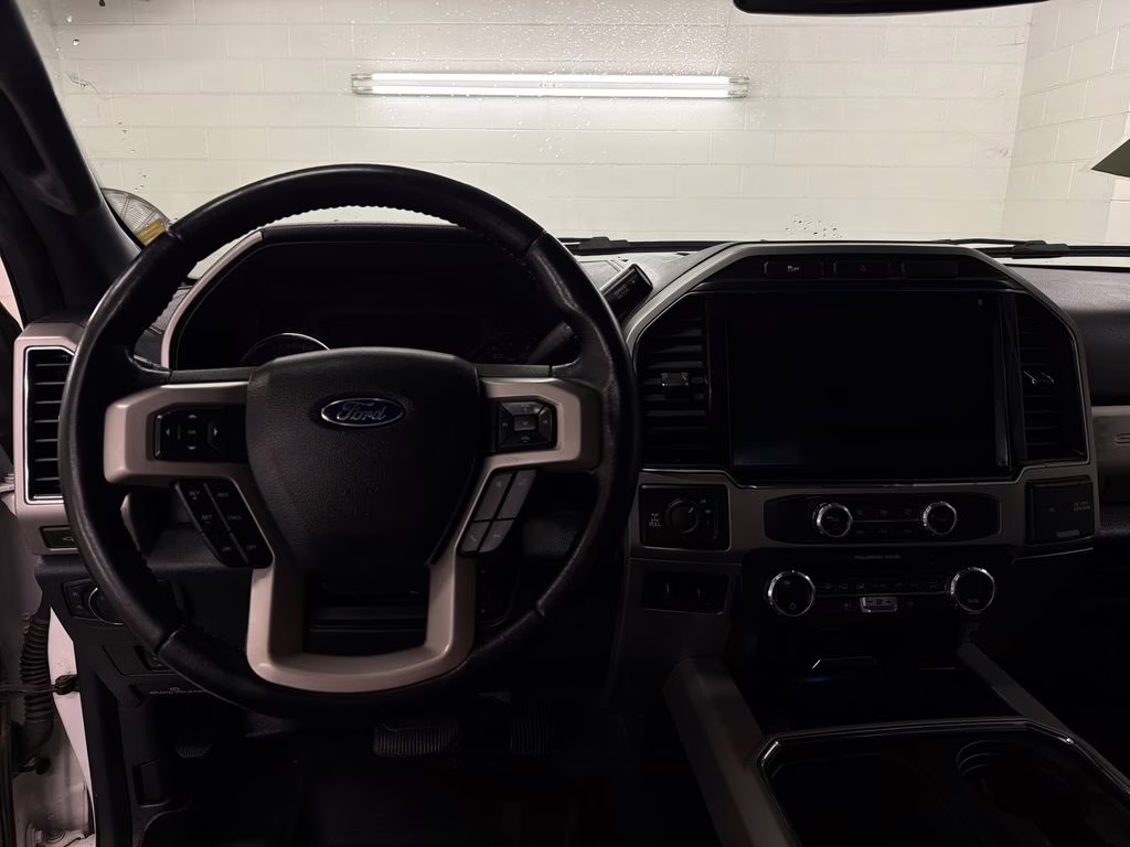 2022 White Metallic Ford Super Duty F-250 SRW Lariat 4X4 Truck