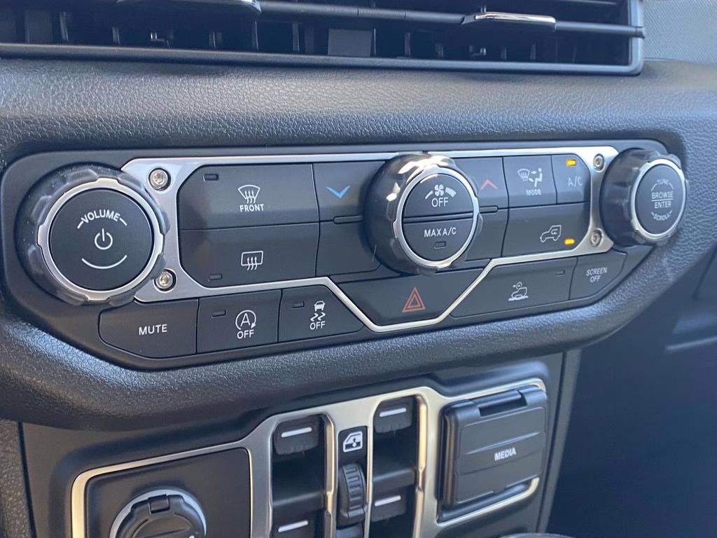 2026 Bright White Clearcoat Jeep Gladiator Sport S 4X4 Truck