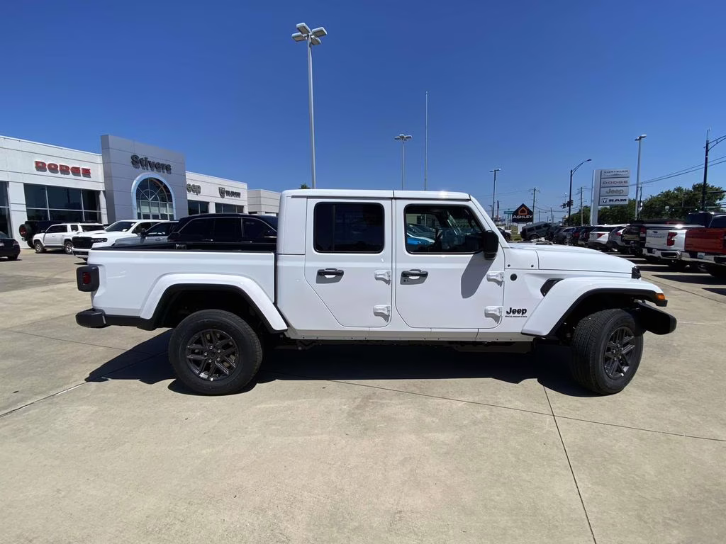 2026 Bright White Clearcoat Jeep Gladiator Sport S 4X4 Truck