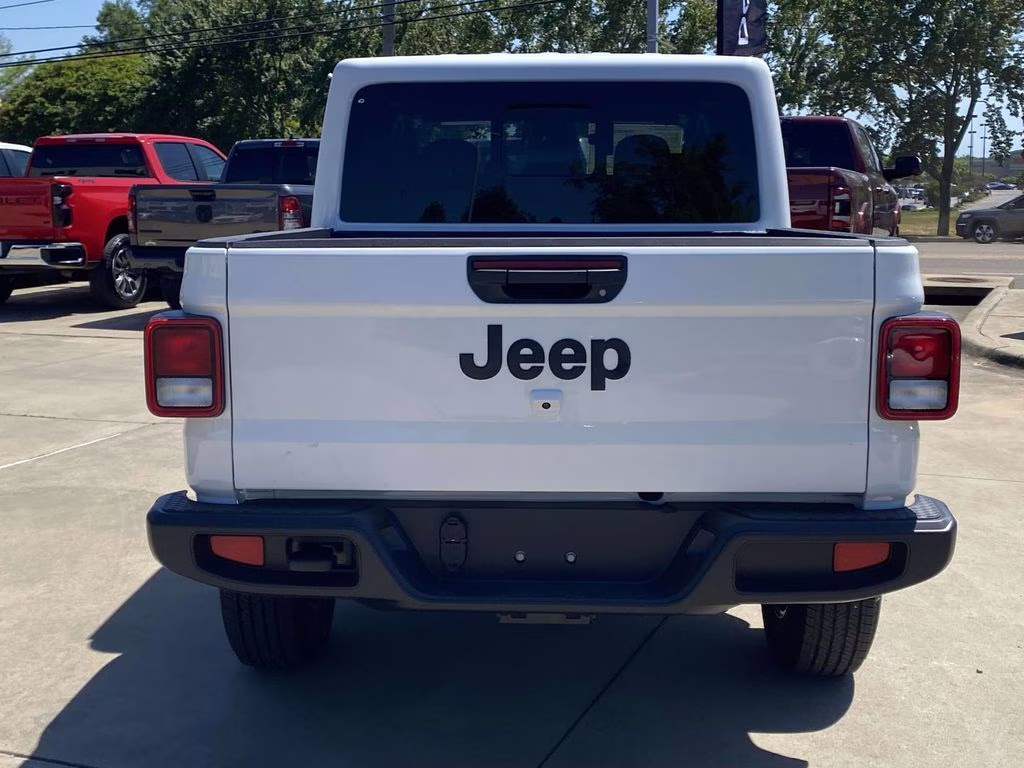 2026 Bright White Clearcoat Jeep Gladiator Sport S 4X4 Truck