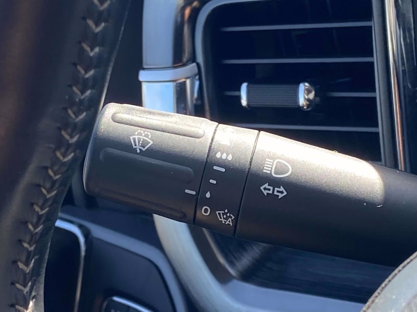 2024 White Metallic Ford Super Duty F-250 SRW Lariat 4X4 Truck