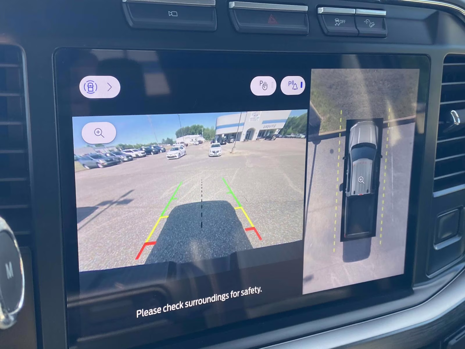 2024 White Metallic Ford Super Duty F-250 SRW Lariat 4X4 Truck