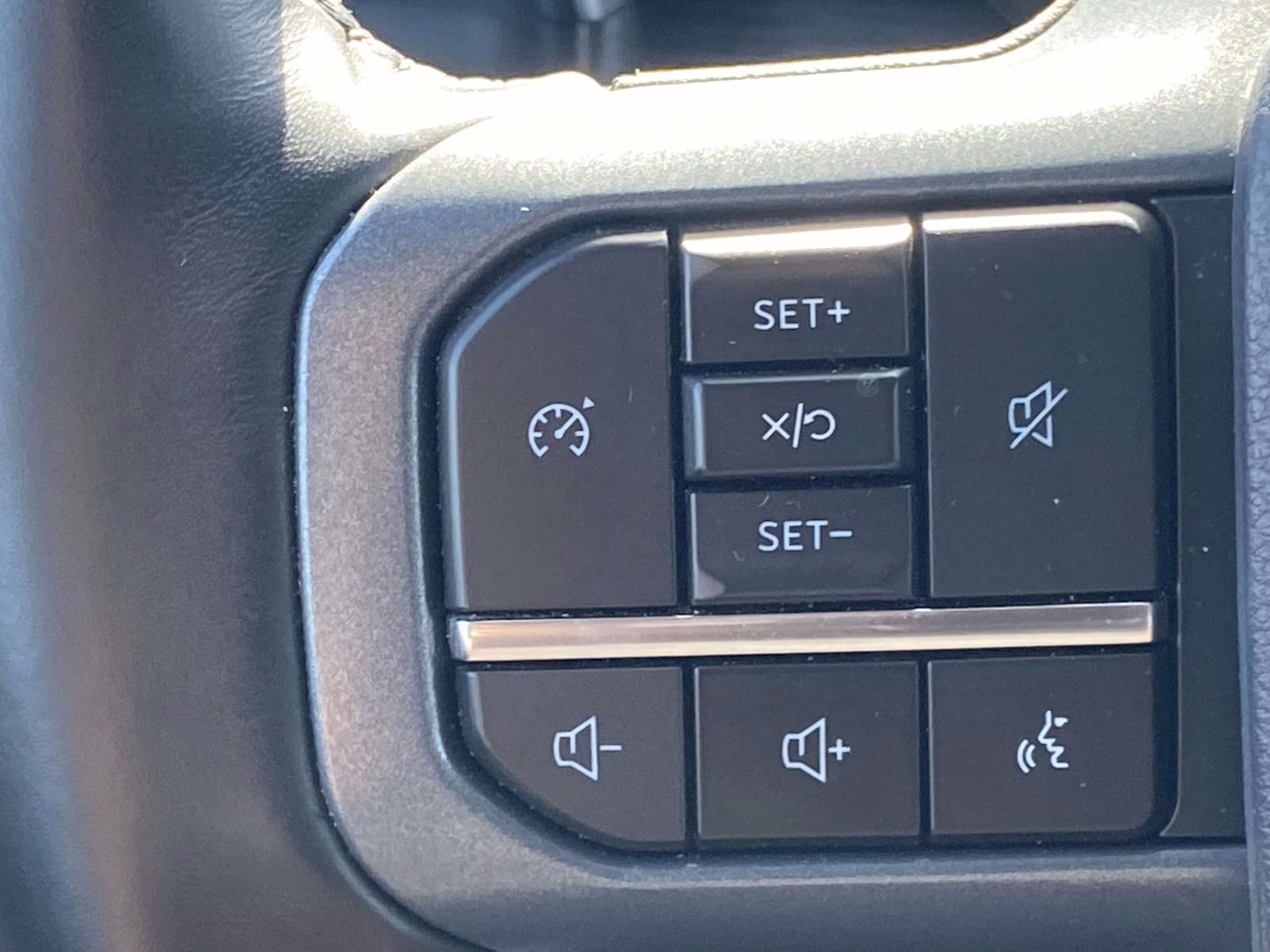 2024 White Metallic Ford Super Duty F-250 SRW Lariat 4X4 Truck